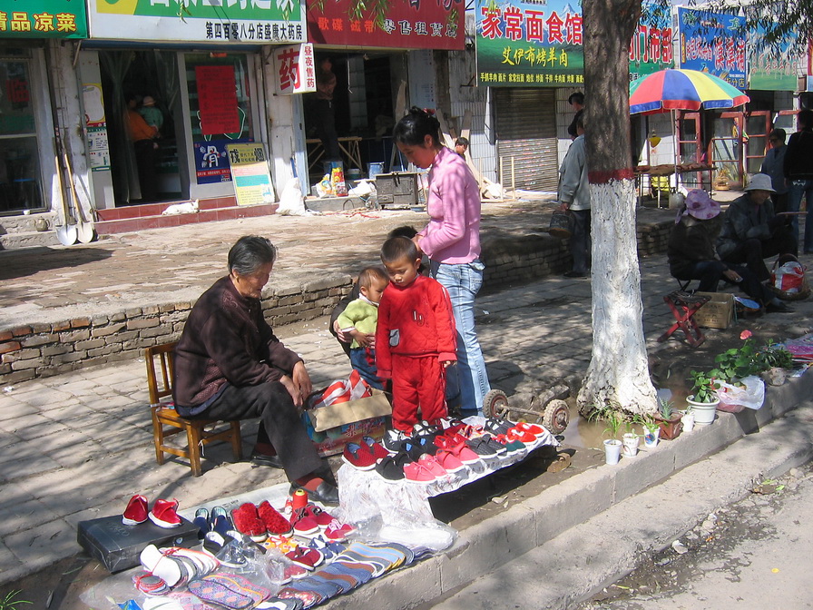 12-All kind of slippers.jpg - All kind of slippers